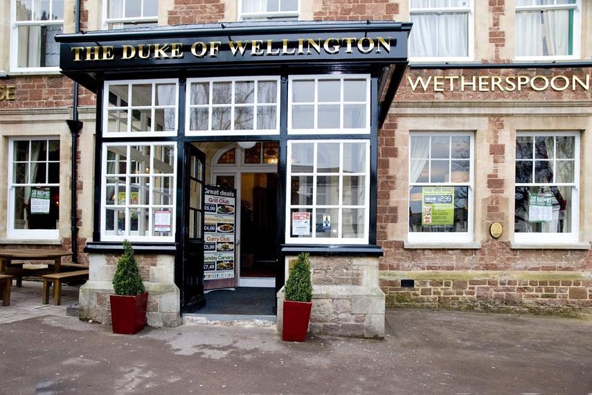 The Duke Of Wellington Wetherspoon Minehead Exterior foto